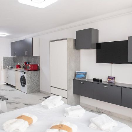 Apart Hotel Center Piatra Neamt Bagian luar foto