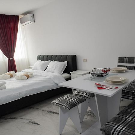 Apart Hotel Center Piatra Neamt Bagian luar foto