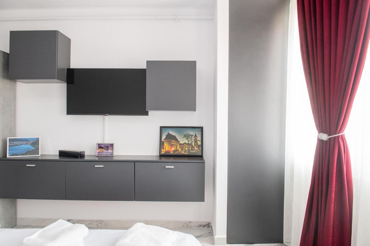 Apart Hotel Center Piatra Neamt Bagian luar foto