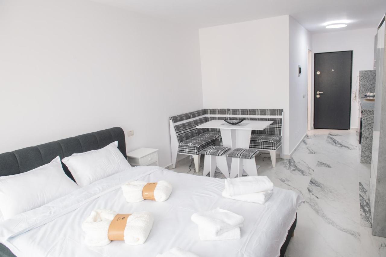 Apart Hotel Center Piatra Neamt Bagian luar foto