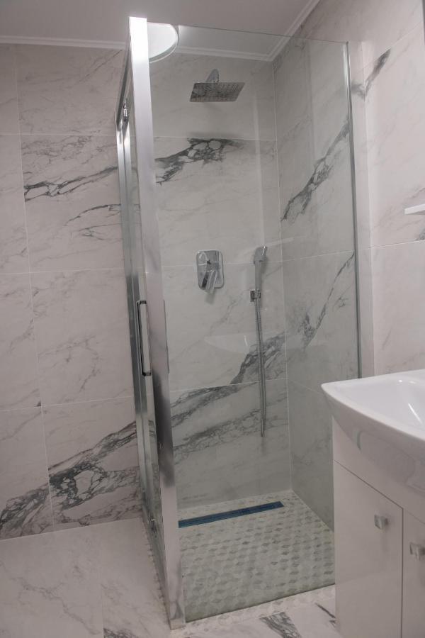 Apart Hotel Center Piatra Neamt Bagian luar foto