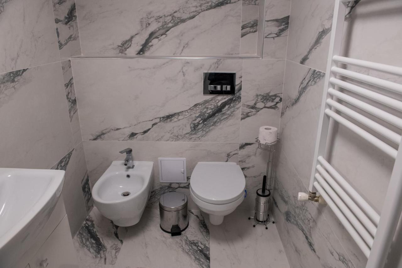Apart Hotel Center Piatra Neamt Bagian luar foto