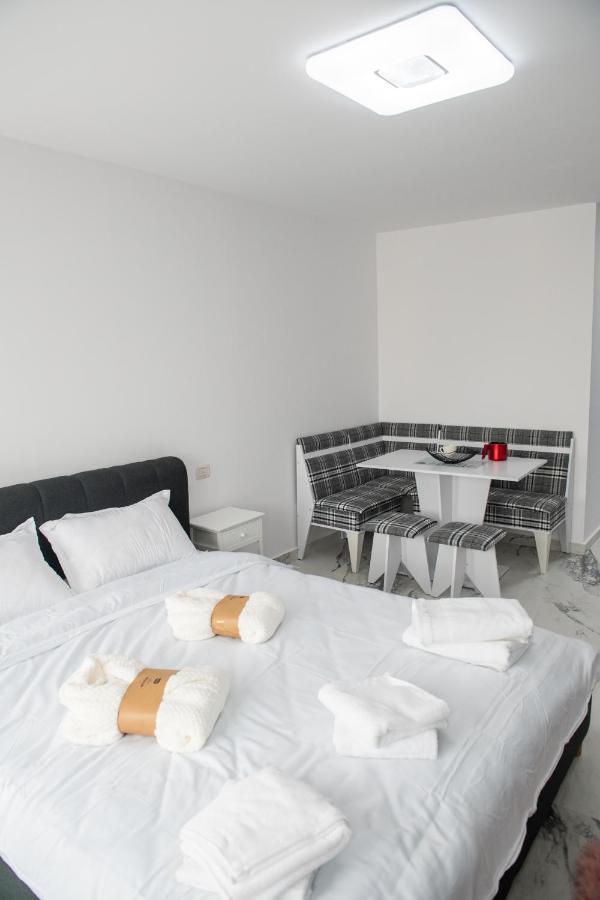 Apart Hotel Center Piatra Neamt Bagian luar foto