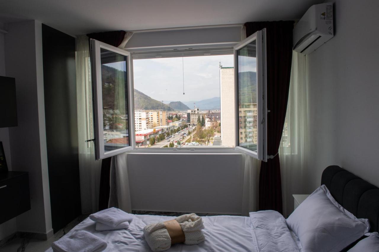 Apart Hotel Center Piatra Neamt Bagian luar foto