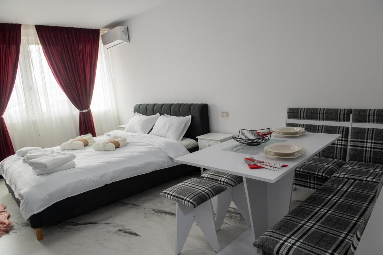 Apart Hotel Center Piatra Neamt Bagian luar foto