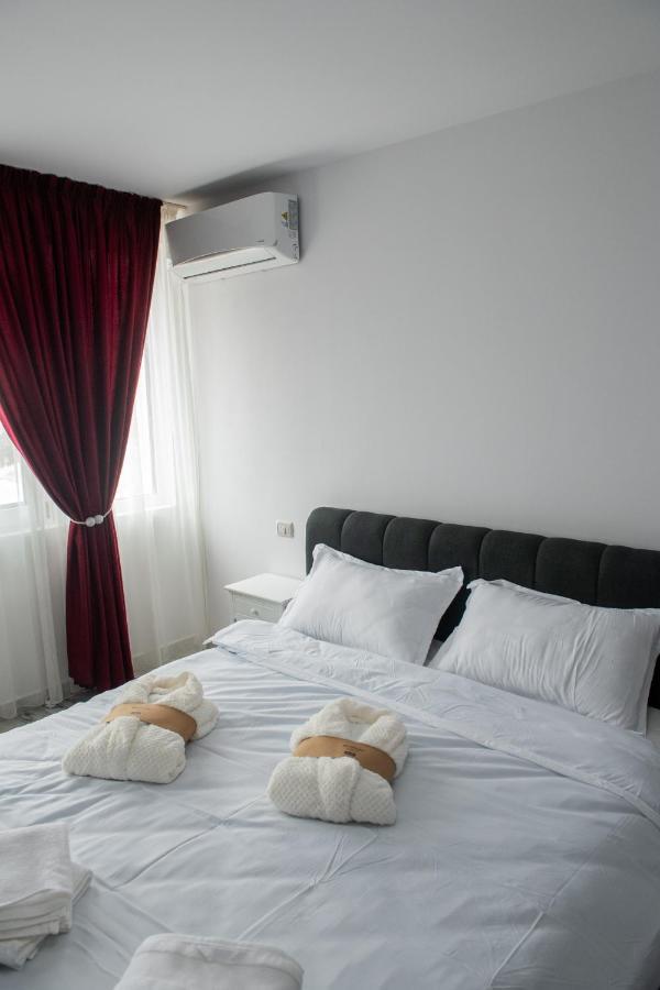Apart Hotel Center Piatra Neamt Bagian luar foto