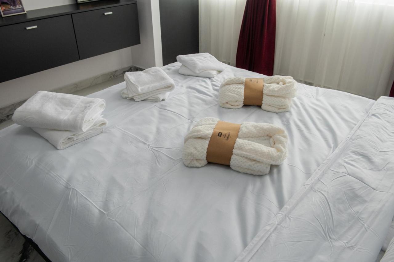 Apart Hotel Center Piatra Neamt Bagian luar foto