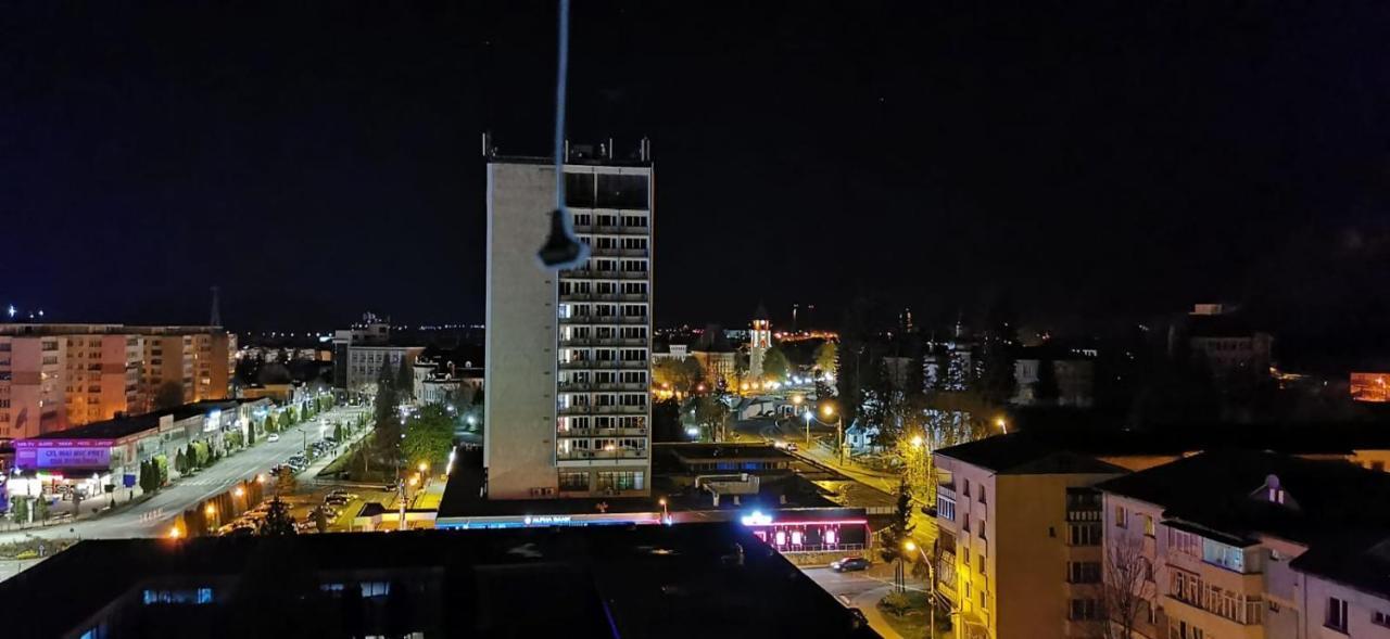 Apart Hotel Center Piatra Neamt Bagian luar foto